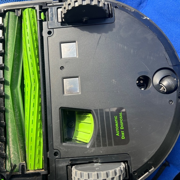 iRobot Roomba Vacuum S9 - Picture 2 of 3